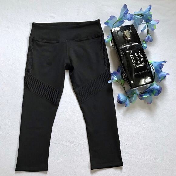 Fabletics NWOT Performance Capri Women S - Picture 2 of 8